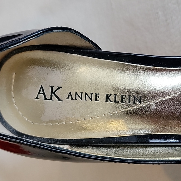 AK Anne Klein 3" heels, PU upper dsrk navy, patent style - Picture 3 of 9